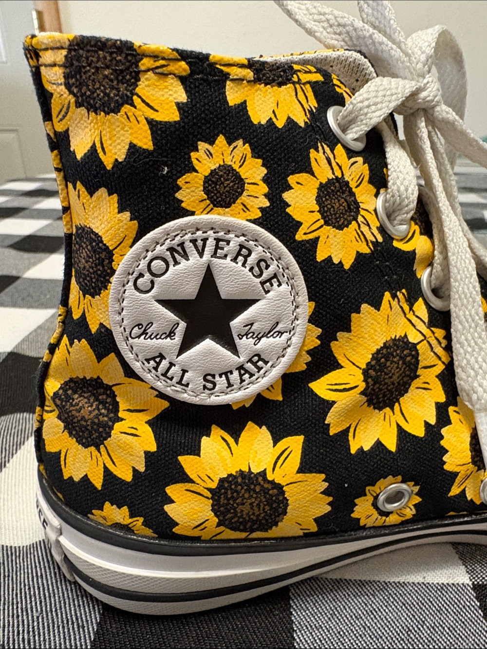 Converse Chuck Taylor All Star Sunflower Floral Shoes Sneakers Sz 6 Yellow Black - Picture 8 of 12